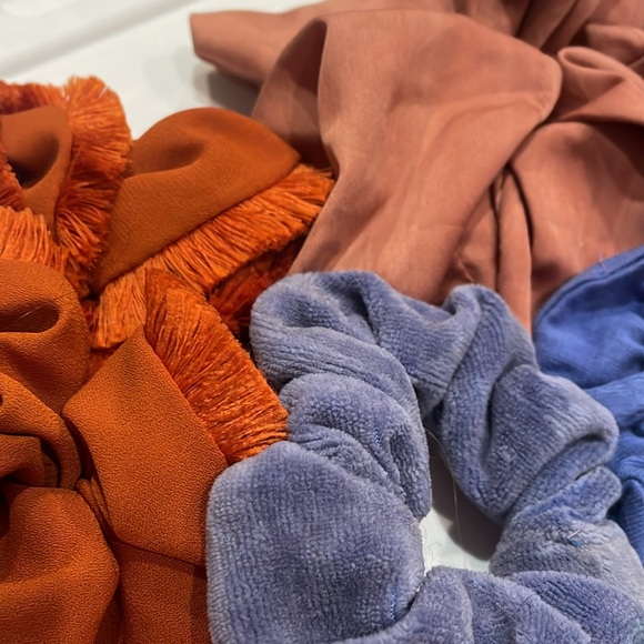 Scrunchies set of 8 multi color all like new - Picture 4 of 4